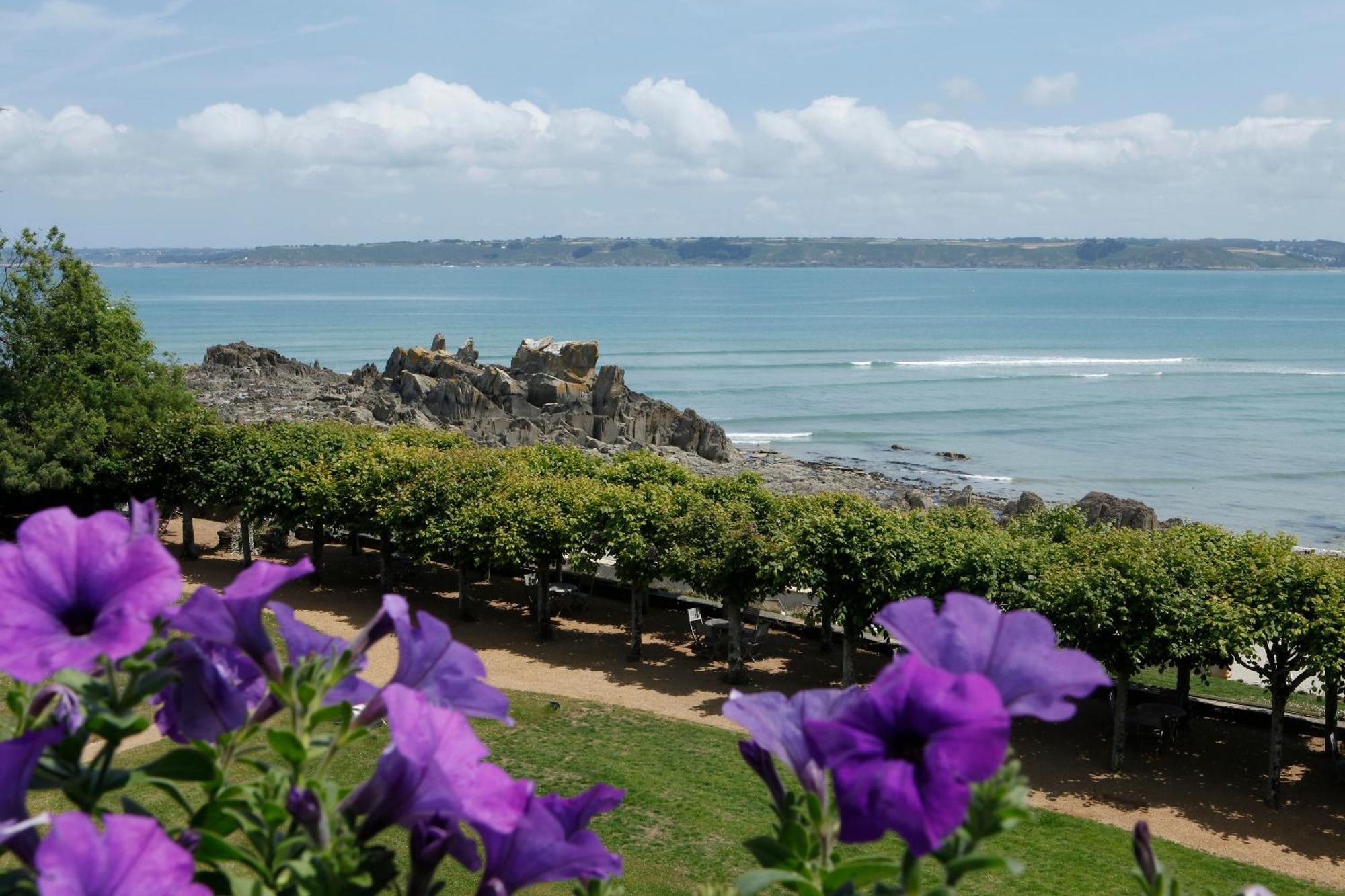 Le Grand Hotel Des Bains & Spa - Bretagne Locquirec Exterior foto