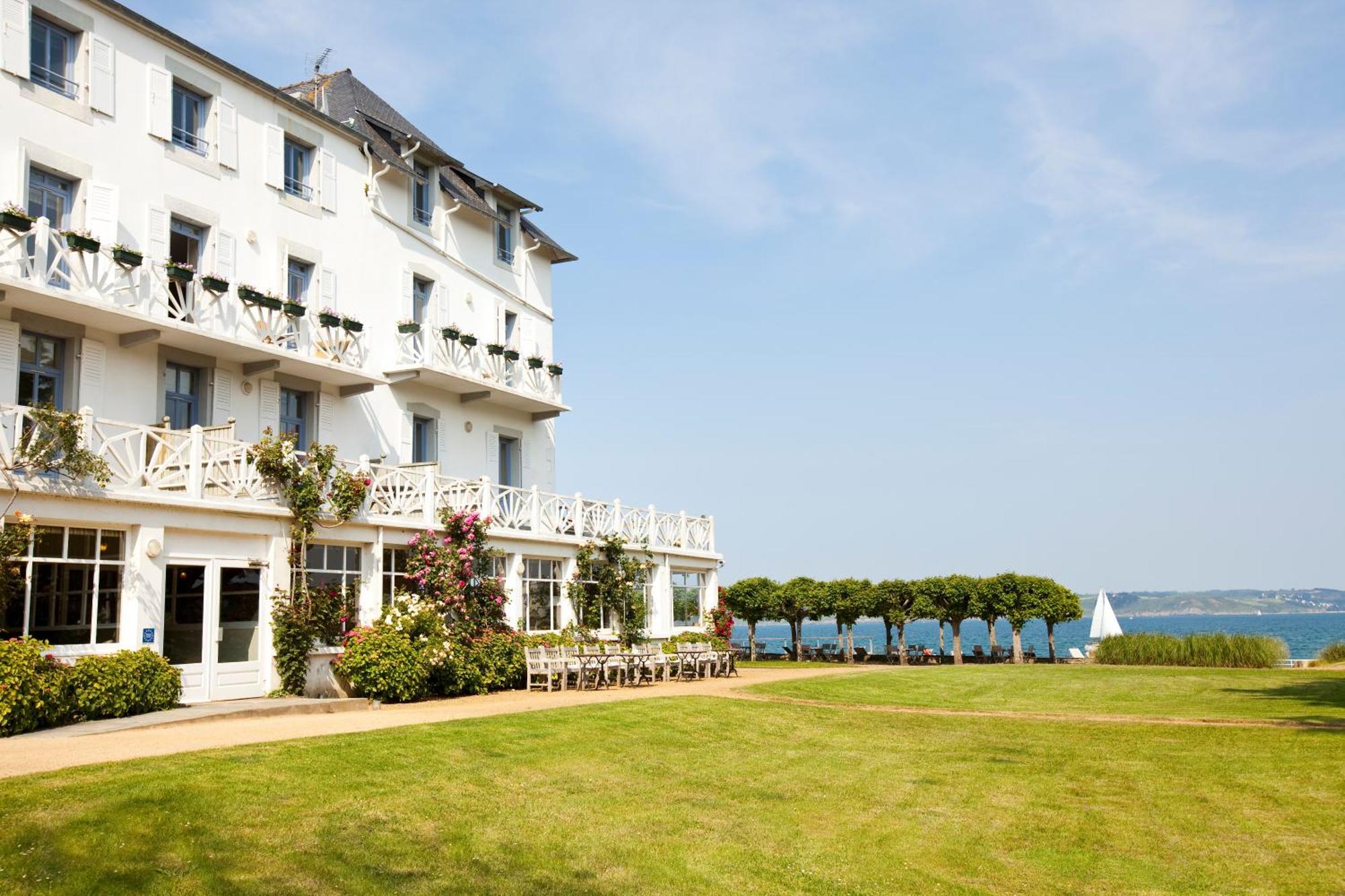 Le Grand Hotel Des Bains & Spa - Bretagne Locquirec Exterior foto