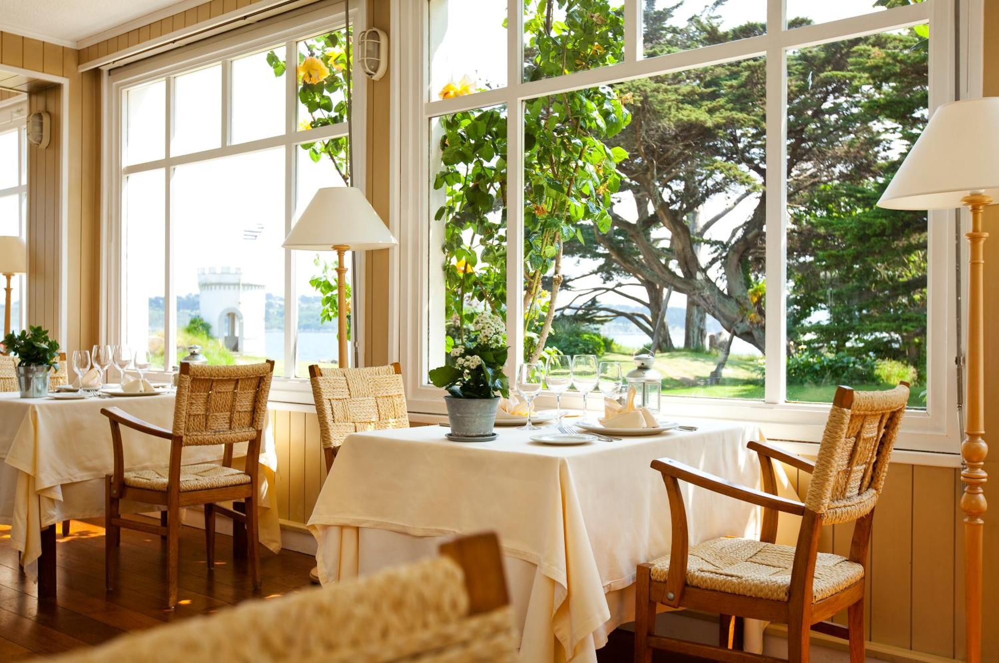 Le Grand Hotel Des Bains & Spa - Bretagne Locquirec Exterior foto